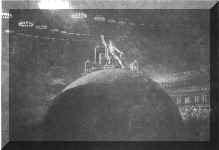 PARADI~2.JPG (34651 bytes)